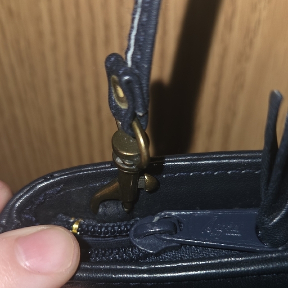 Vintage Etienne Aigner Navy Blue Leather Handcrafted Shoulder Bag - Picture 9 of 16